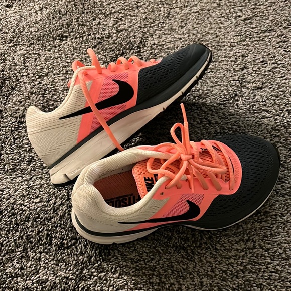 Nike Pegasus 30 Sneakers - Picture 1 of 6